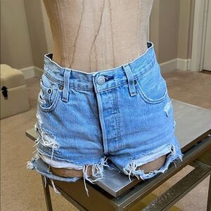 Levi’s 501 Light Washed Ripped Denim Shorts- Size 27 🦋
